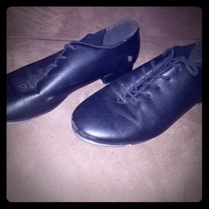 Tap dancing shoes